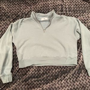 This crewneck is cropped and quarter zip with the prettiest sky blue colour:)